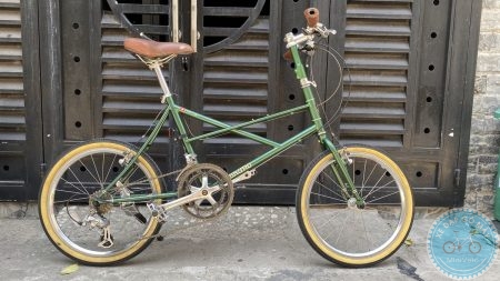 Bruno Ventura flat xanh lá cây đậm