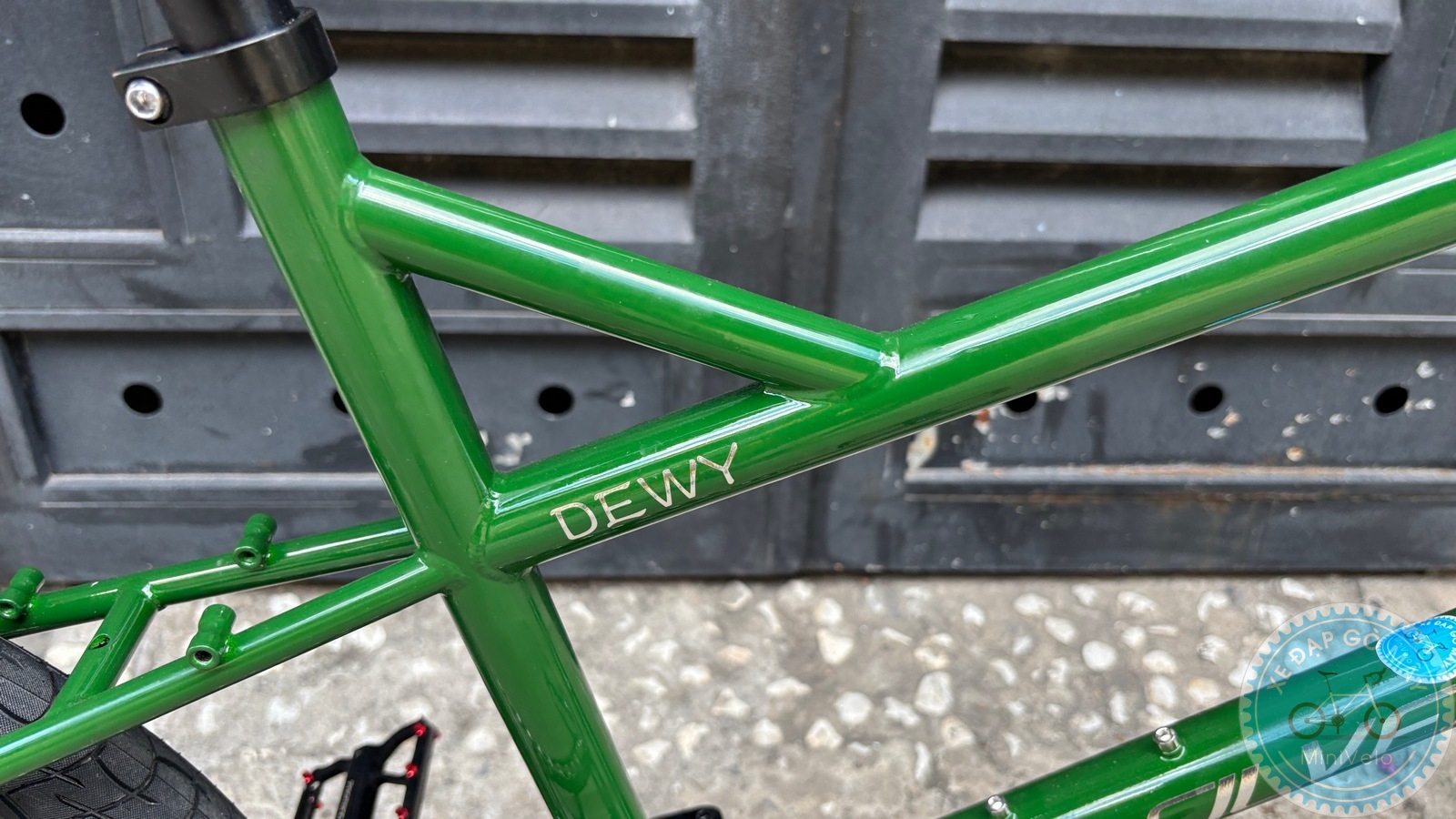 SilveRock Dewy xanh post green 17 %Mini Velo filename%
