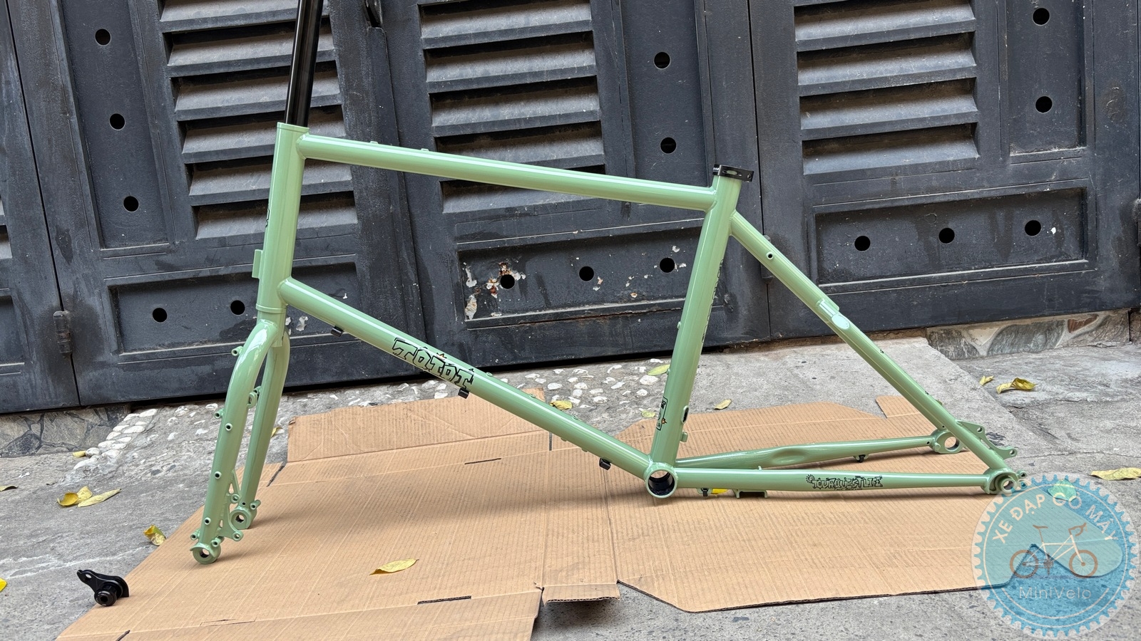 TQIQT Pulse: sườn touring thép 20 inch 37 %Mini Velo filename%