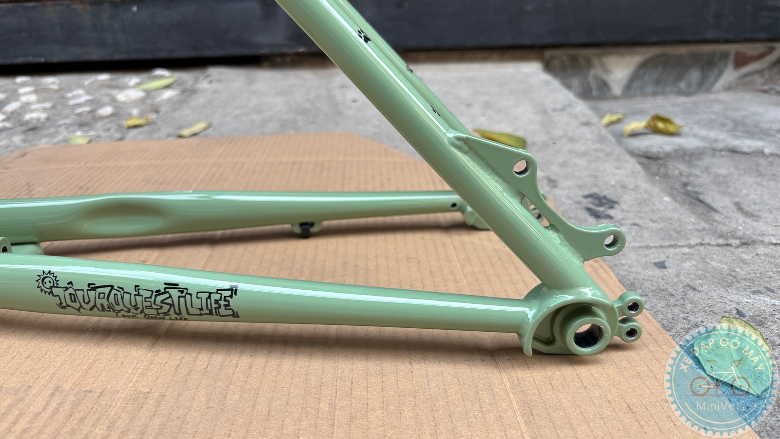 TQIQT Pulse: sườn touring thép 20 inch 38 %Mini Velo filename%