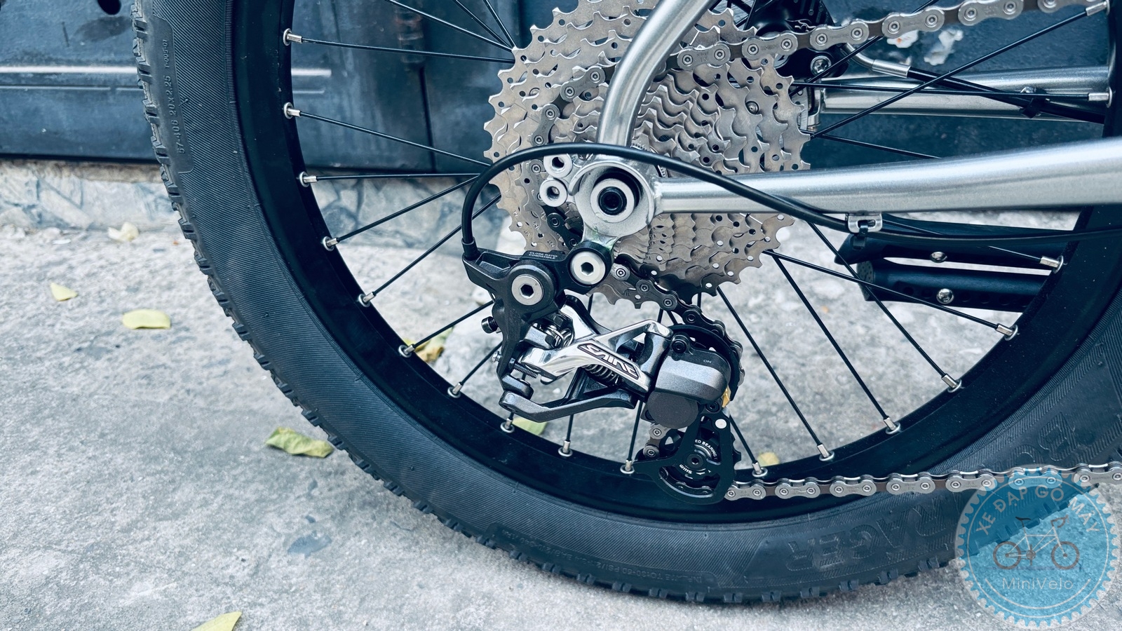 Blacksnow Granite Pro: Chiếc MiniVelo "hạng nặng" Với Group Shimano Saint 9 %Mini Velo filename%