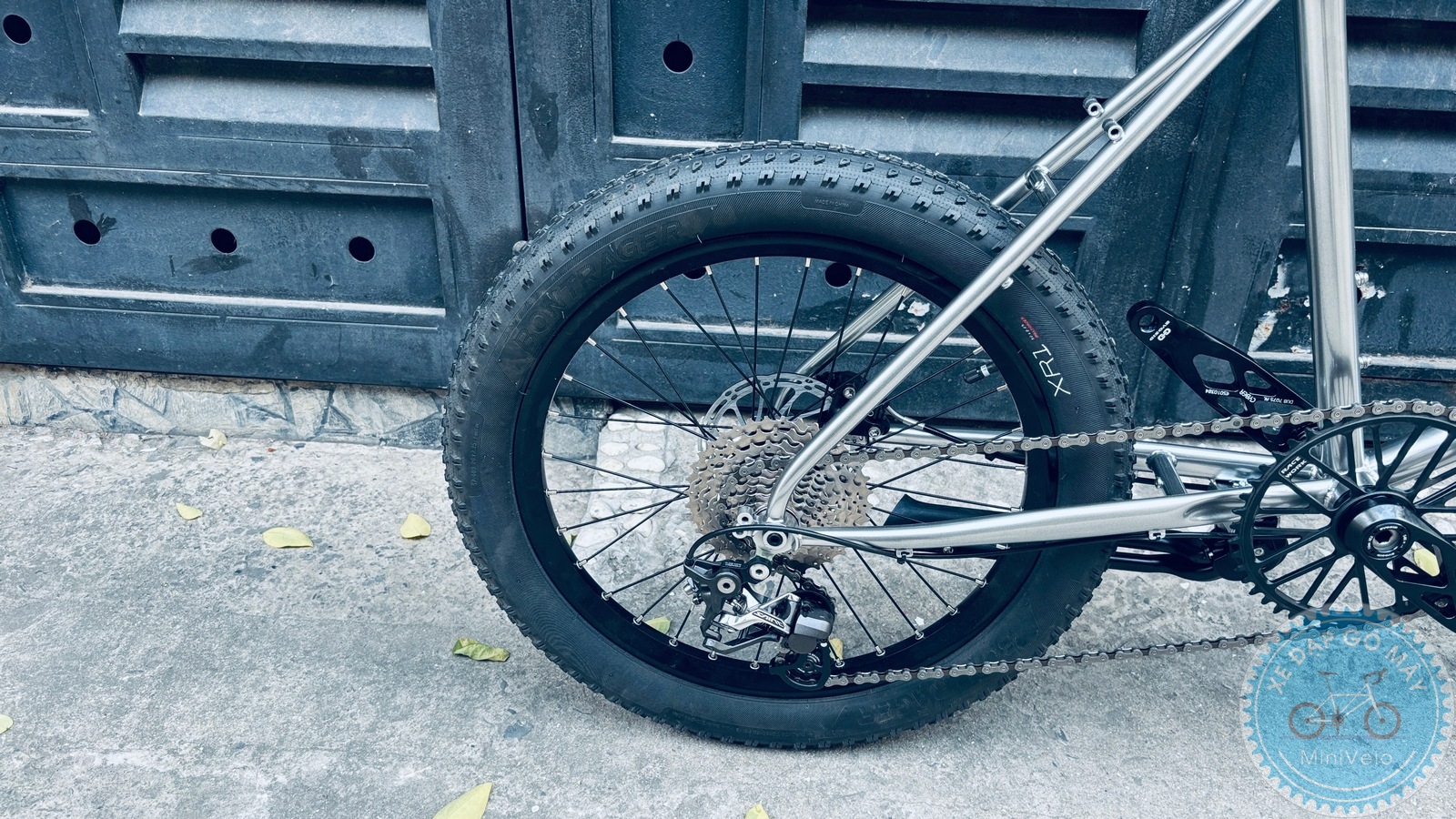 Blacksnow Granite Pro: Chiếc MiniVelo "hạng nặng" Với Group Shimano Saint 13 %Mini Velo filename%